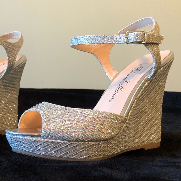 De Blossom Collection Rhinestone Wedges - Picture 2 of 8